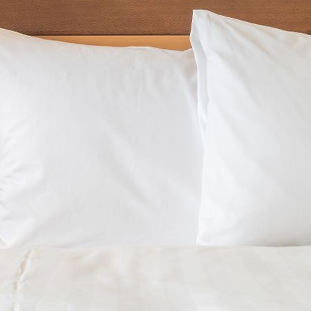 Holiday Inn Express Pembroke By Ihg Экстерьер фото