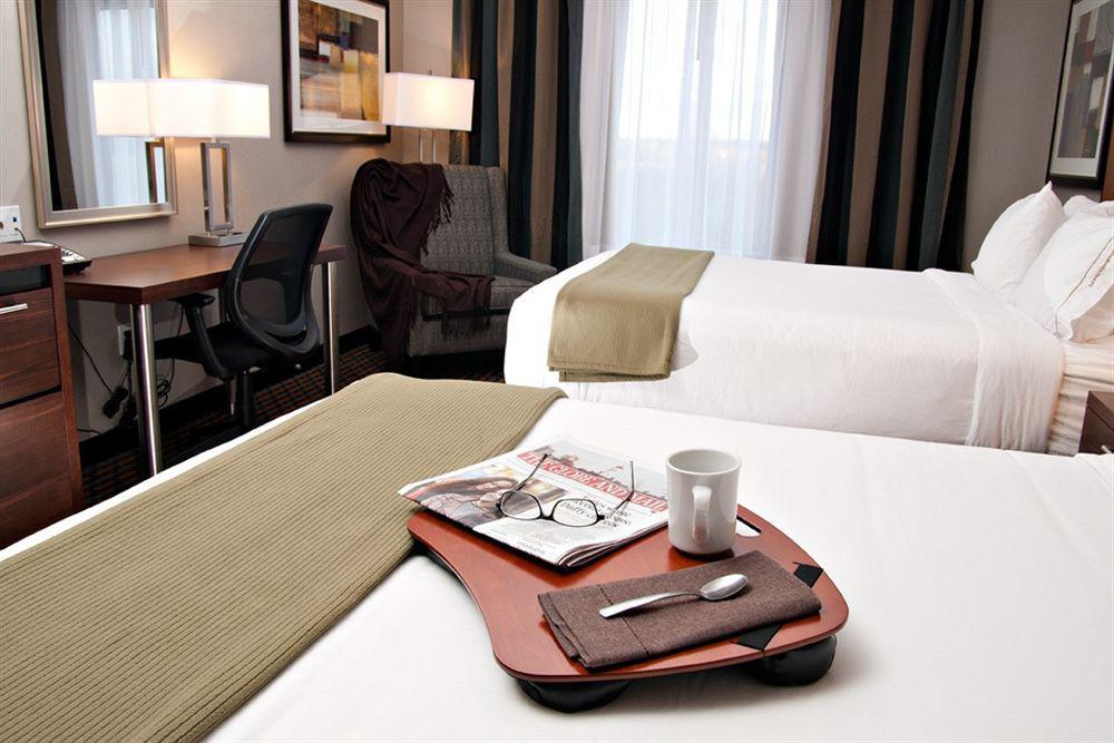 Holiday Inn Express Pembroke By Ihg Экстерьер фото
