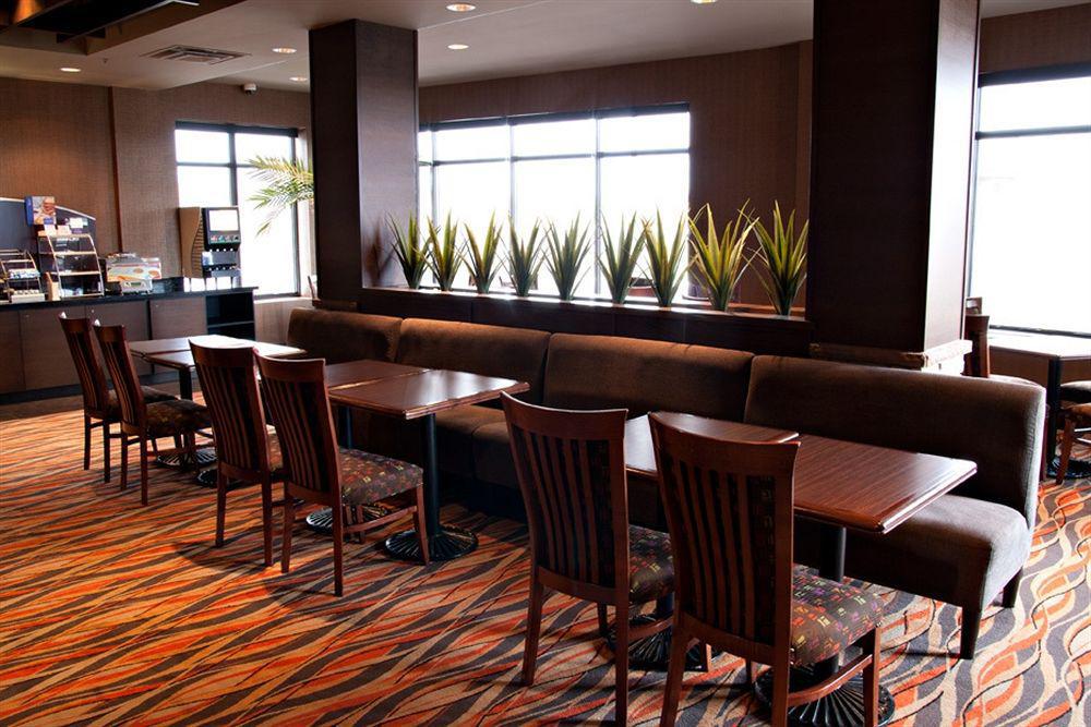 Holiday Inn Express Pembroke By Ihg Экстерьер фото