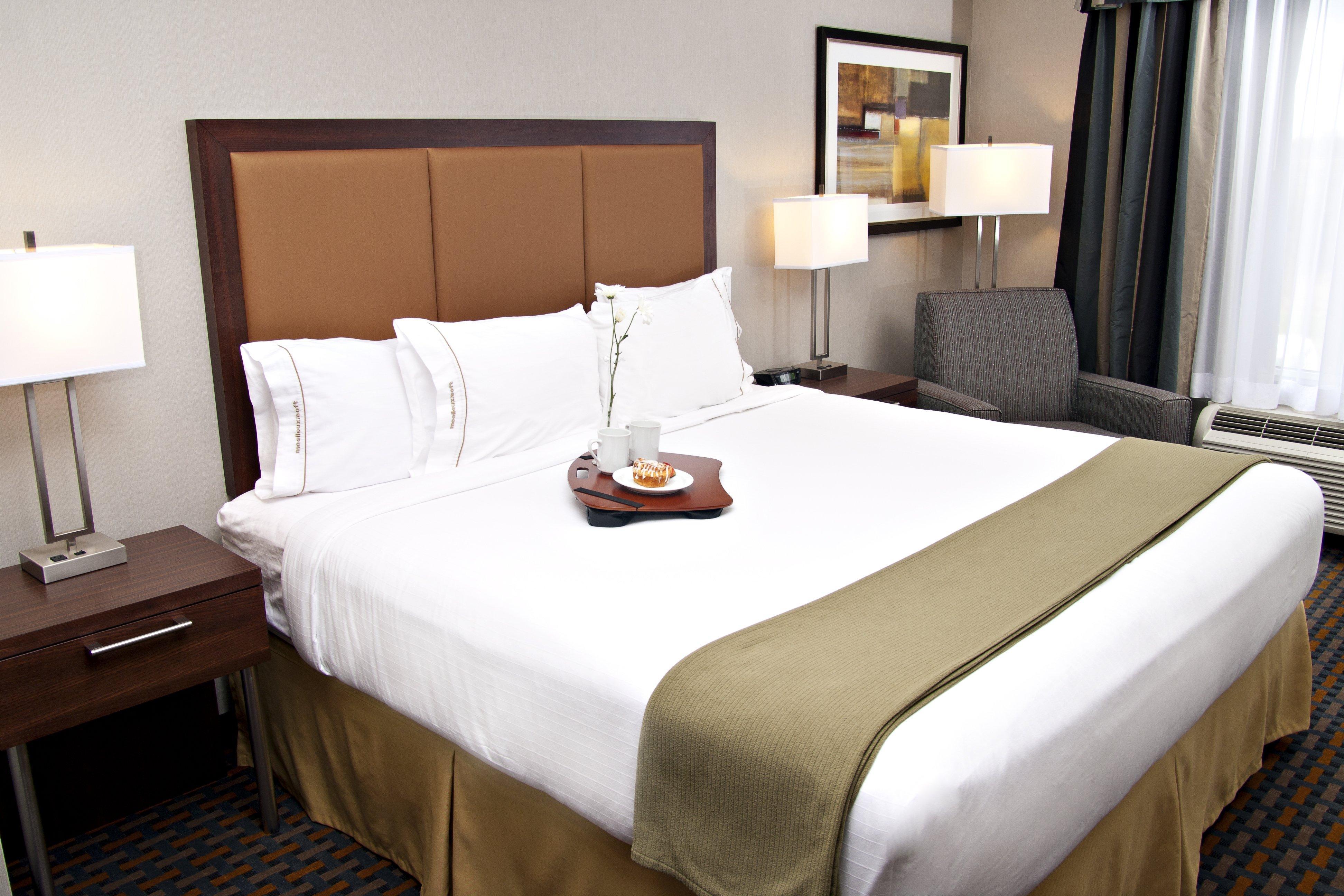 Holiday Inn Express Pembroke By Ihg Экстерьер фото