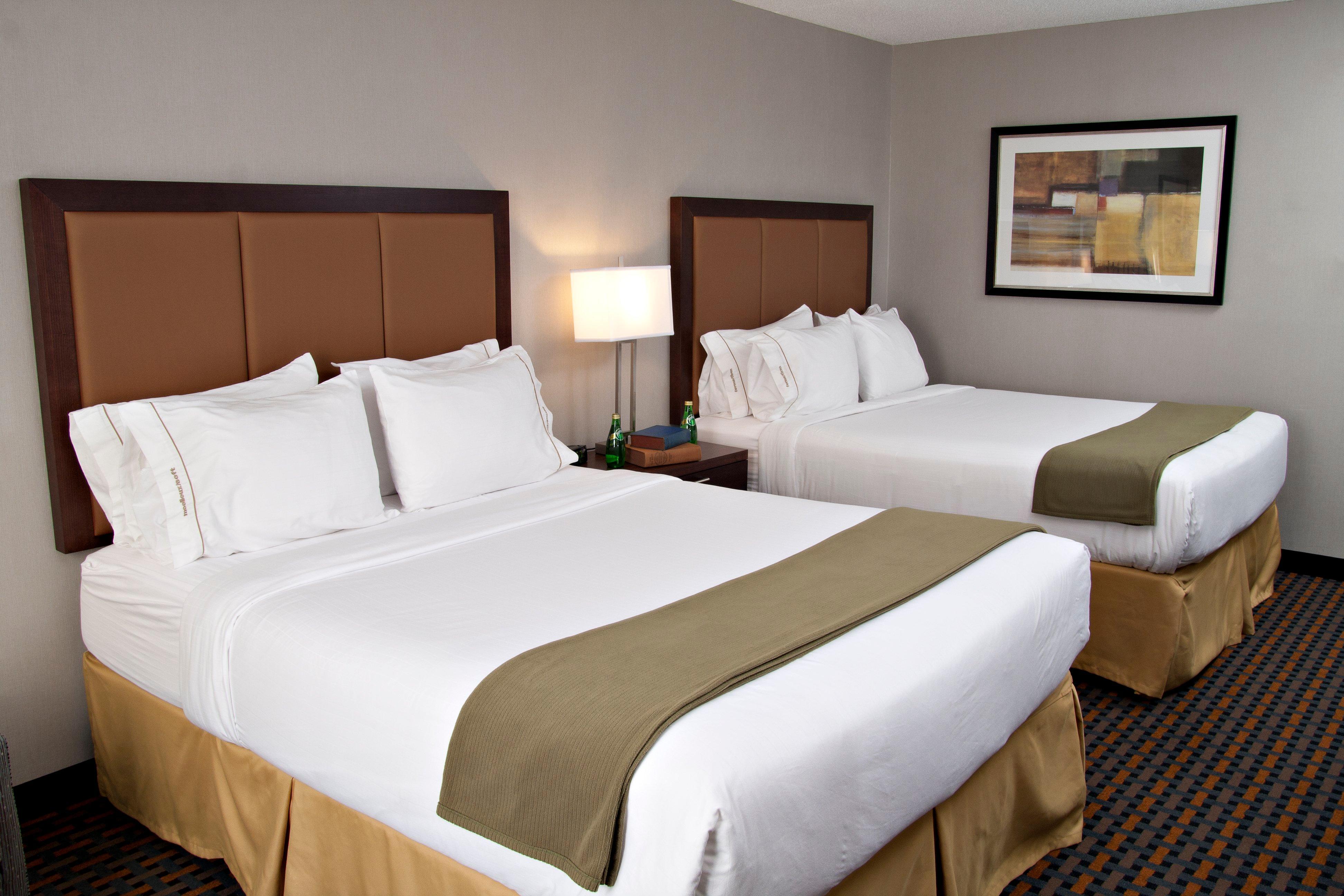 Holiday Inn Express Pembroke By Ihg Экстерьер фото