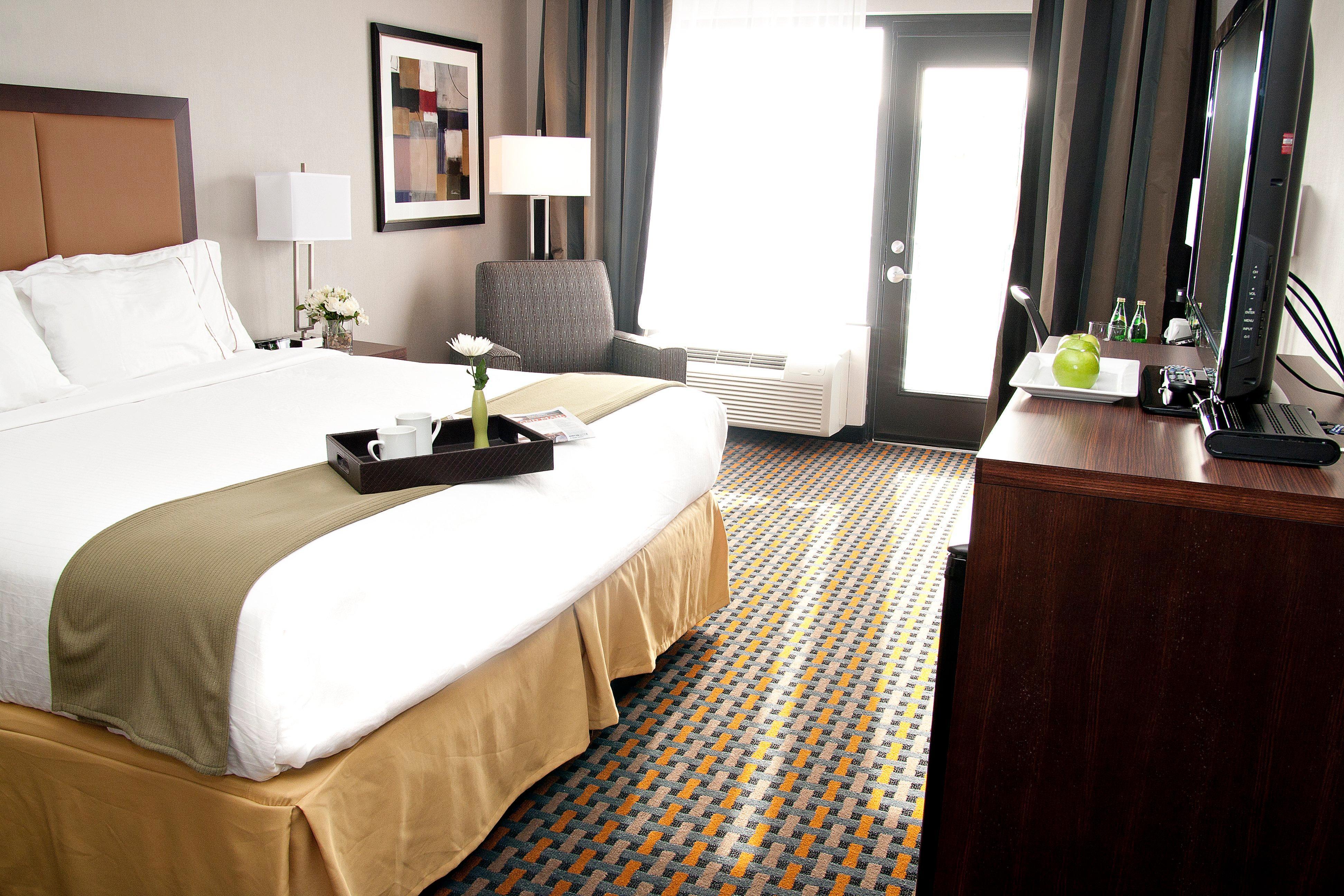 Holiday Inn Express Pembroke By Ihg Экстерьер фото