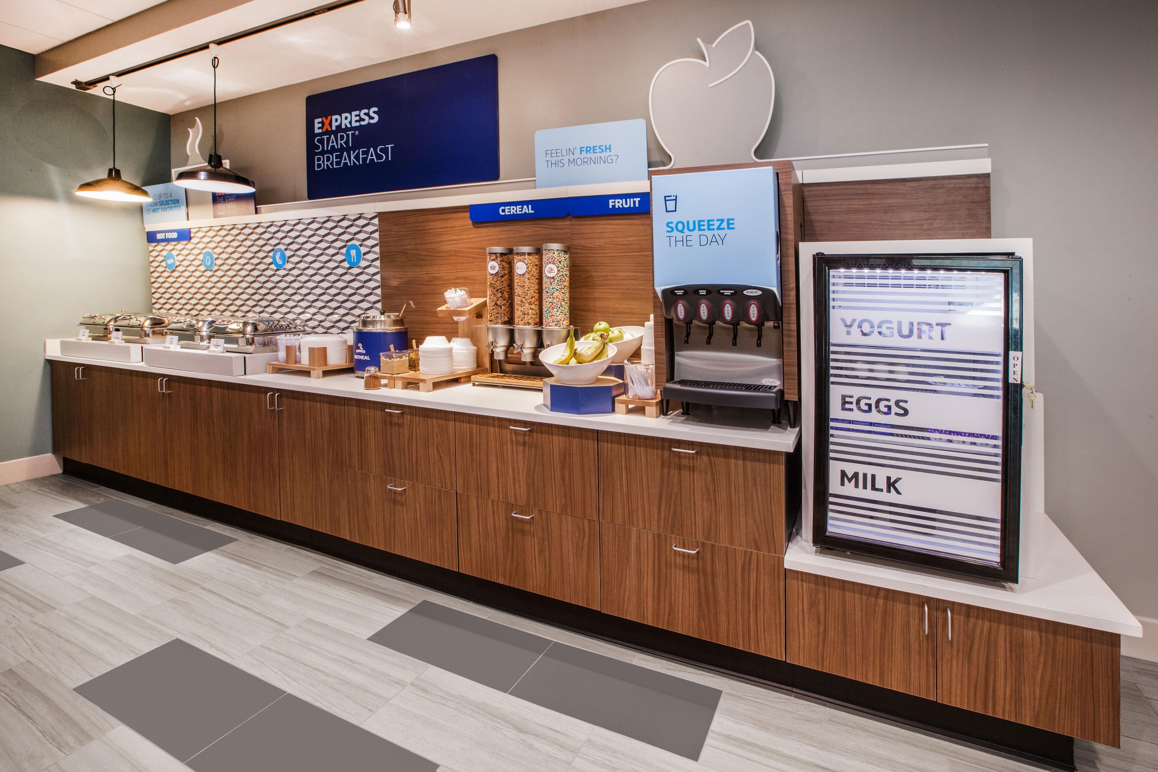 Holiday Inn Express Pembroke By Ihg Экстерьер фото