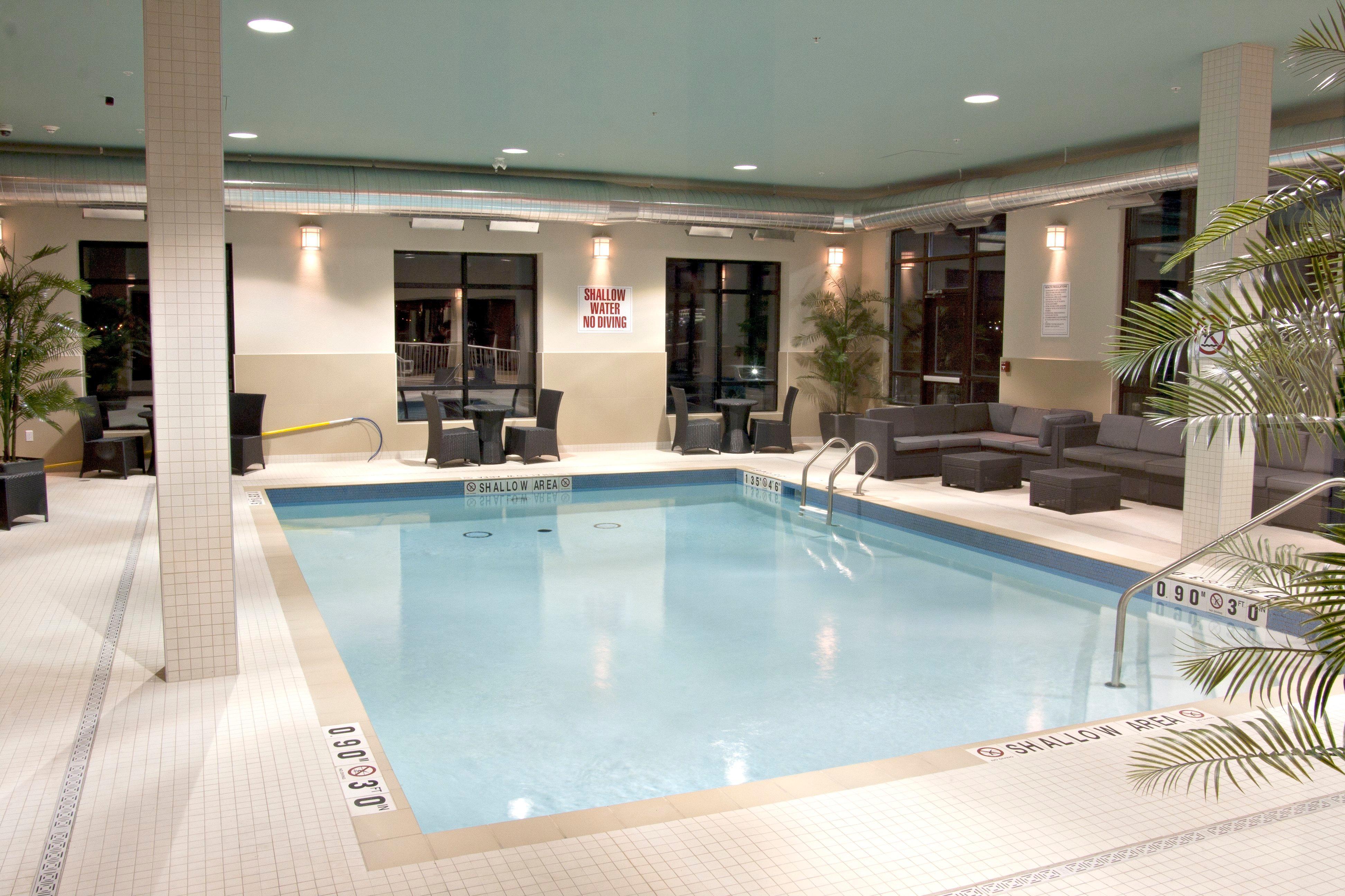 Holiday Inn Express Pembroke By Ihg Экстерьер фото