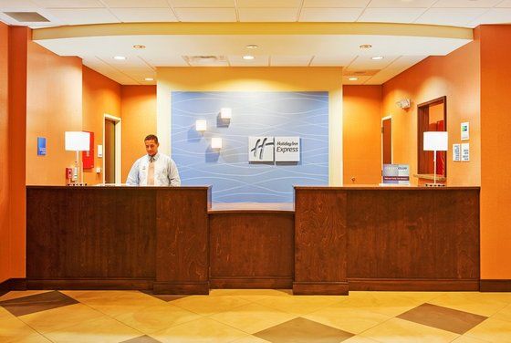 Holiday Inn Express Pembroke By Ihg Экстерьер фото