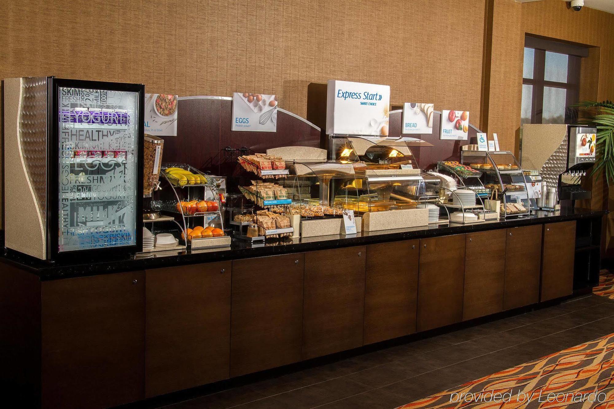 Holiday Inn Express Pembroke By Ihg Экстерьер фото